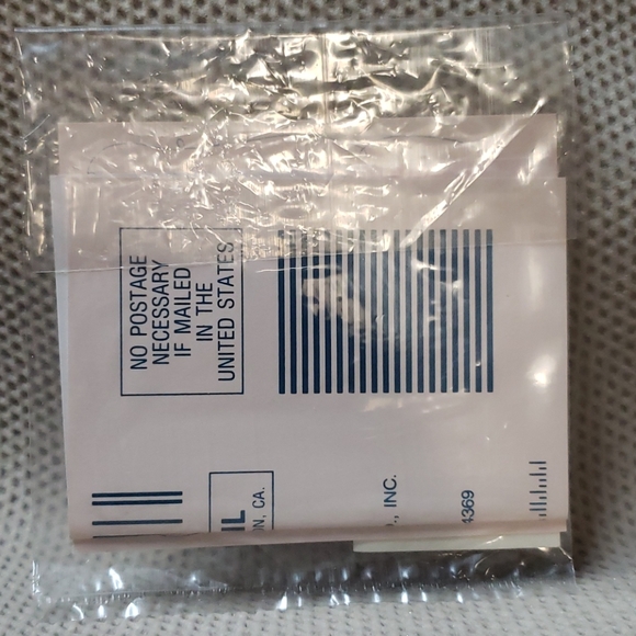 Cherished Teddies, Michelle and Michael with box - Picture 4 of 7